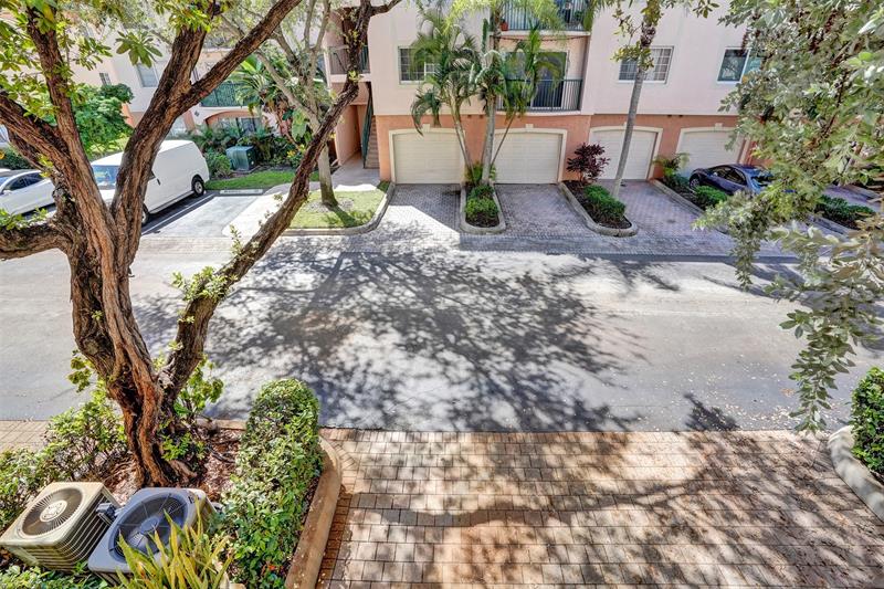 Image 12 of 36 For 2107 10th Ave  806