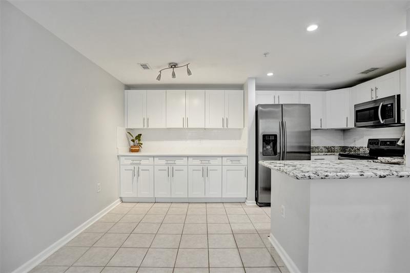 Image 14 of 36 For 2107 10th Ave  806