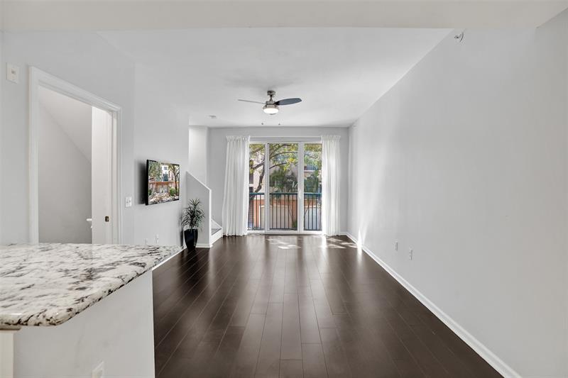 Image 22 of 36 For 2107 10th Ave  806