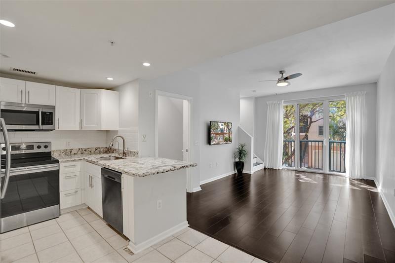 Image 23 of 36 For 2107 10th Ave  806