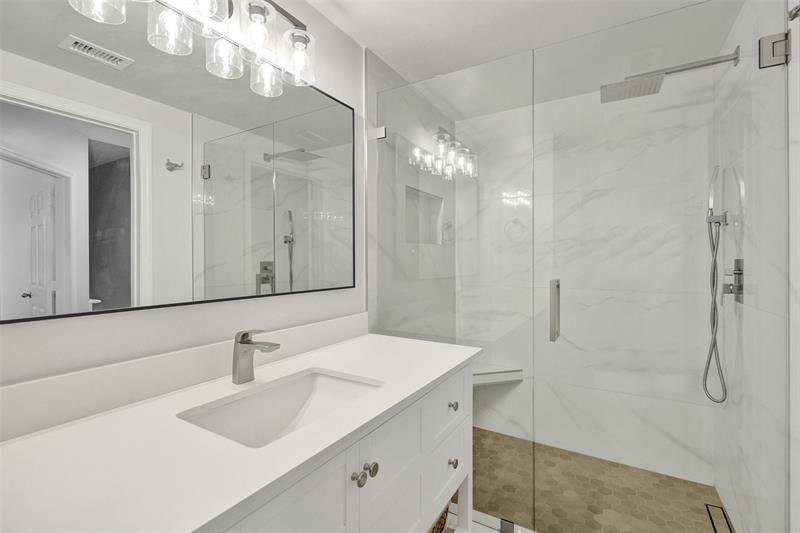 Image 25 of 36 For 2107 10th Ave  806