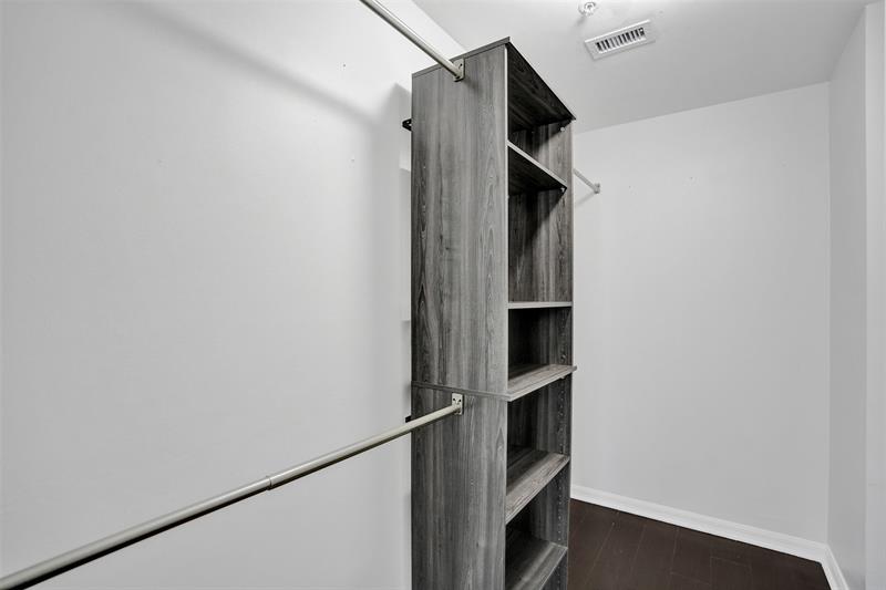 Image 27 of 36 For 2107 10th Ave  806