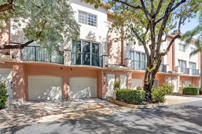 Image 3 of 36 For 2107 10th Ave  806