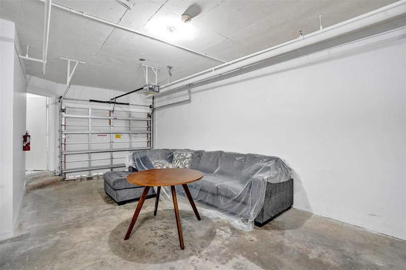 Image 31 of 36 For 2107 10th Ave  806