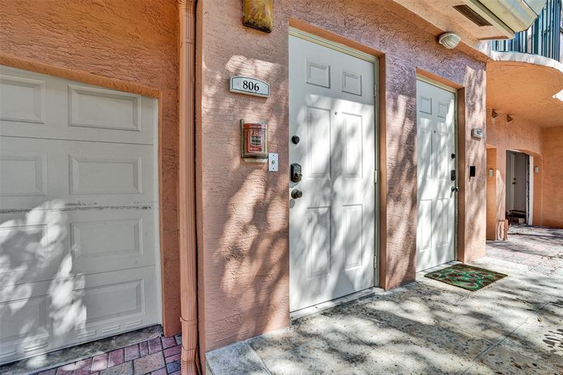 Image 4 of 36 For 2107 10th Ave  806