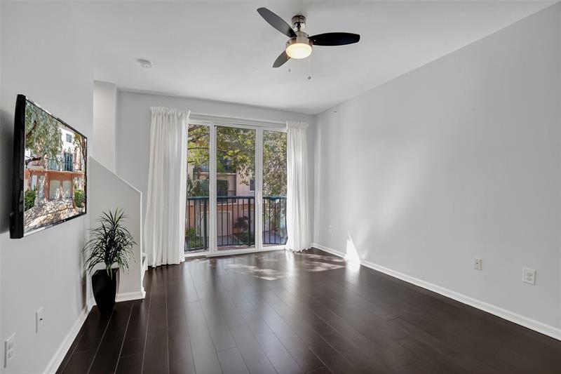 Image 6 of 36 For 2107 10th Ave  806