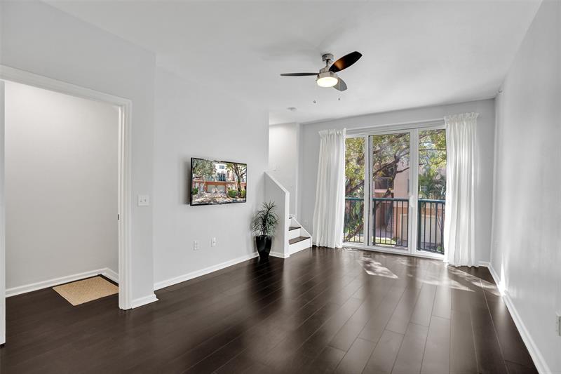 Image 7 of 36 For 2107 10th Ave  806