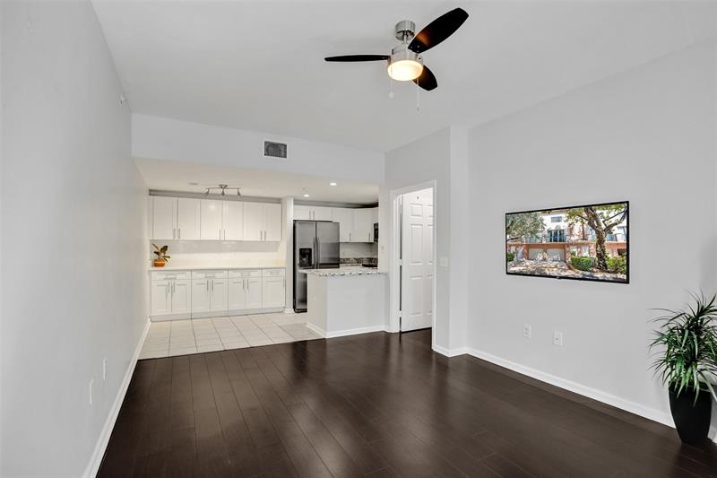 Image 8 of 36 For 2107 10th Ave  806