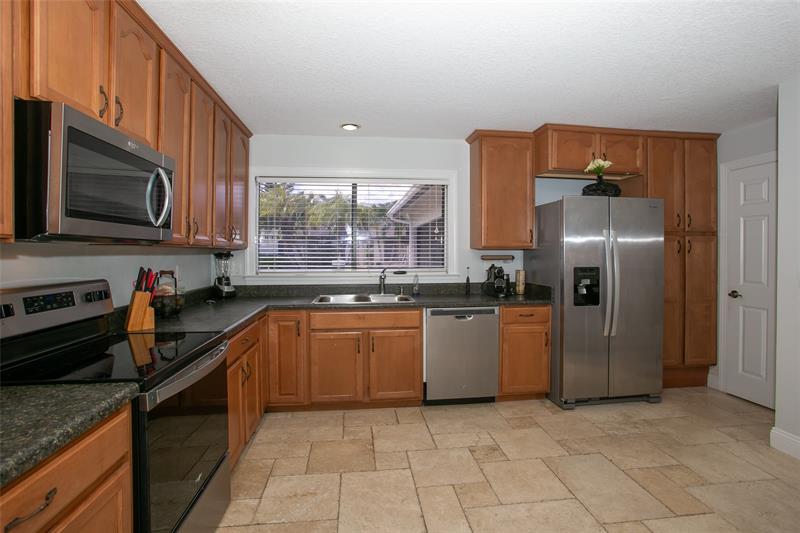 Image 9 of 19 For 21620 Yellowstone Park Dr