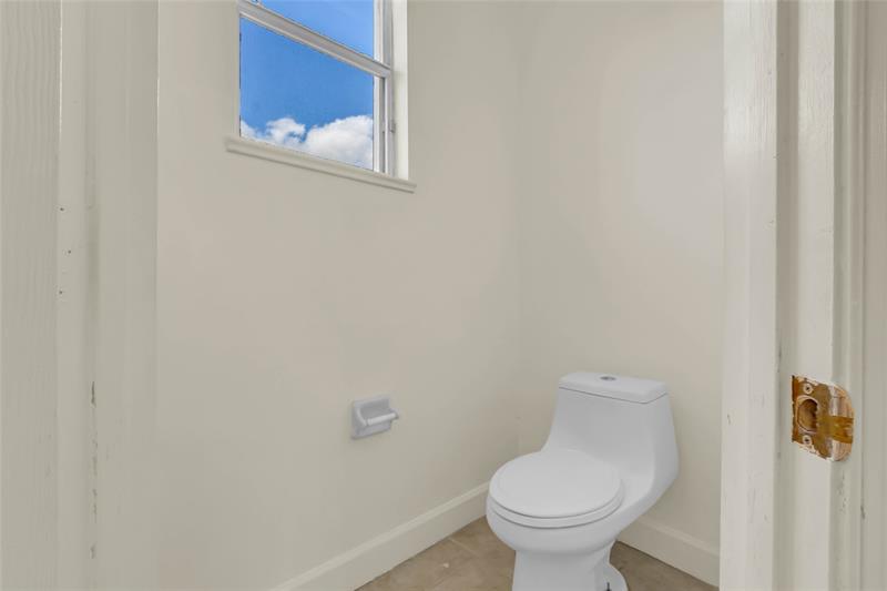 Image 20 of 55 For 1038 Fisherman Ave