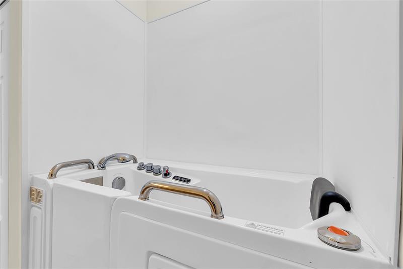 Image 30 of 55 For 1038 Fisherman Ave