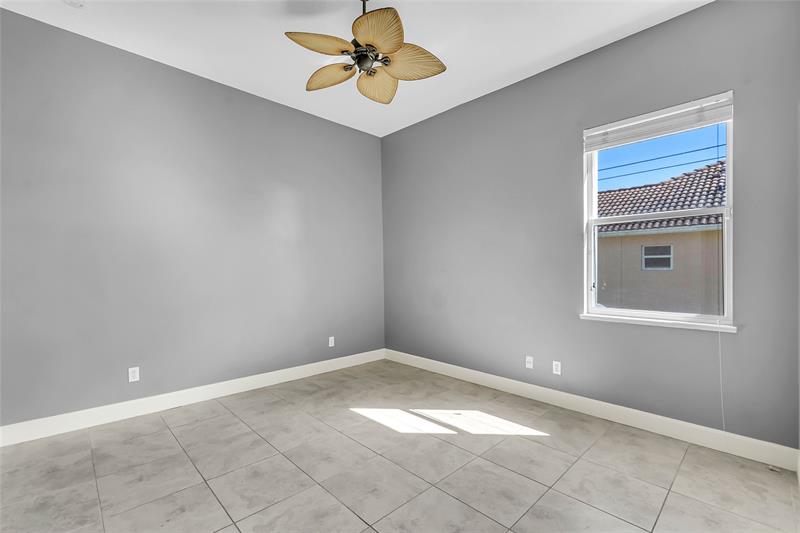 Image 32 of 55 For 1038 Fisherman Ave