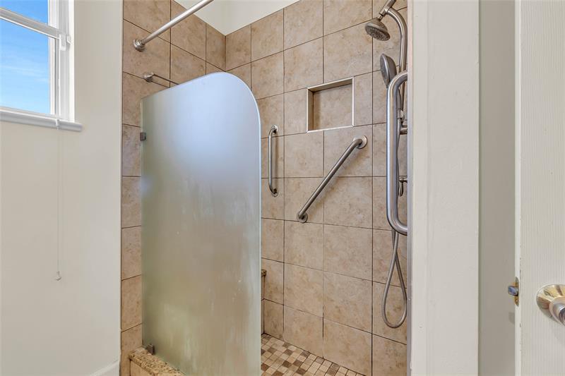 Image 35 of 55 For 1038 Fisherman Ave