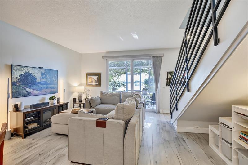 Image 17 of 60 For 1291 Sorrento Dr  1291