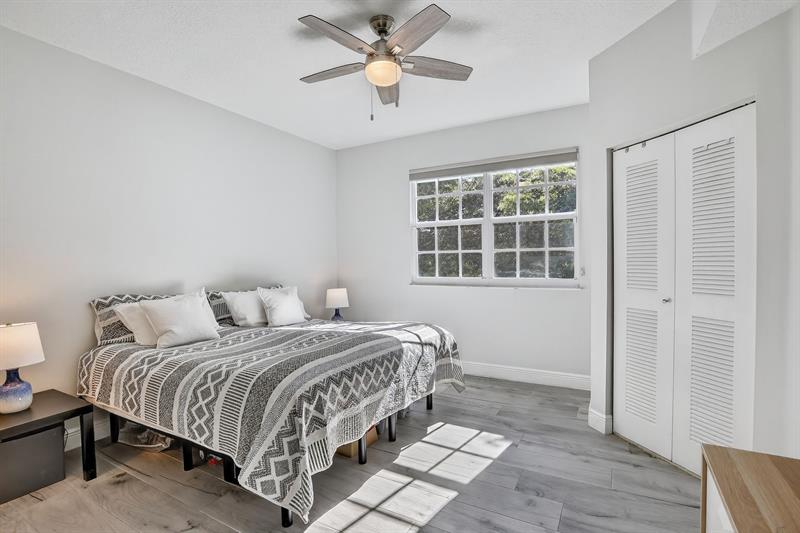 Image 25 of 60 For 1291 Sorrento Dr  1291