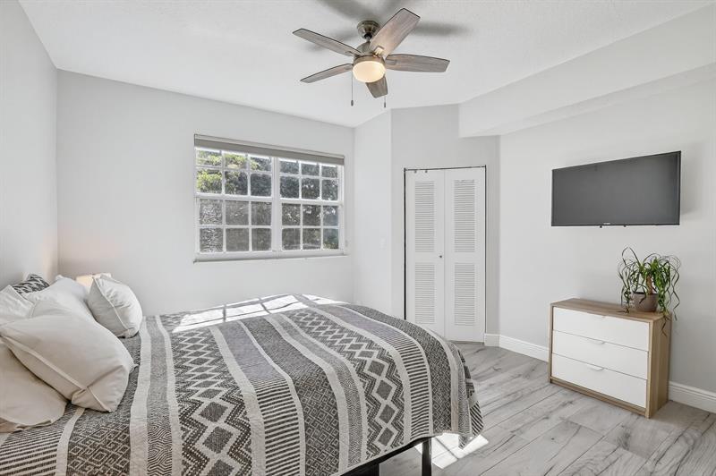 Image 26 of 60 For 1291 Sorrento Dr  1291