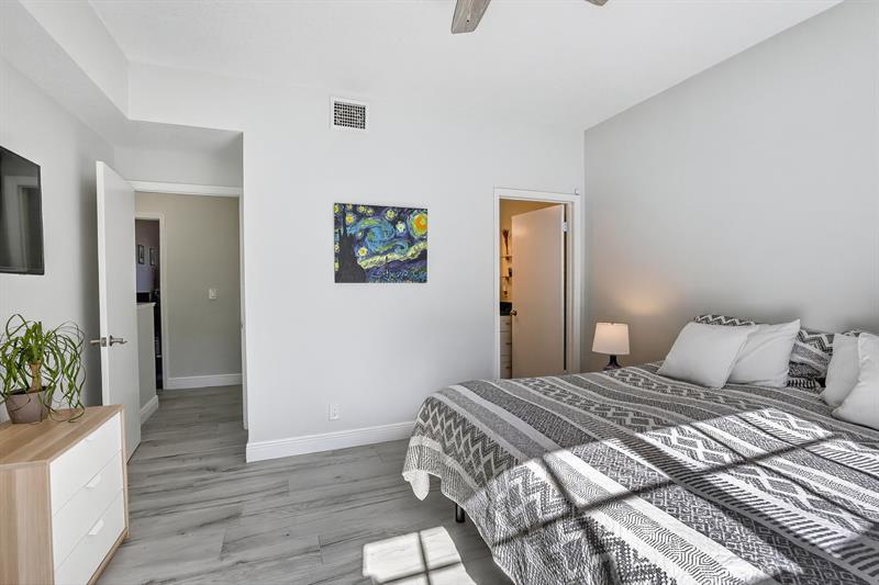 Image 27 of 60 For 1291 Sorrento Dr  1291