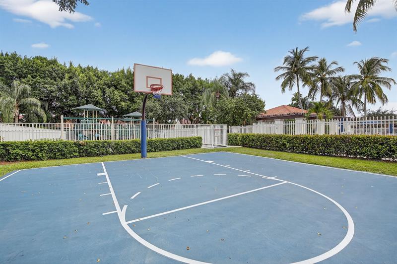 Image 53 of 60 For 1291 Sorrento Dr  1291