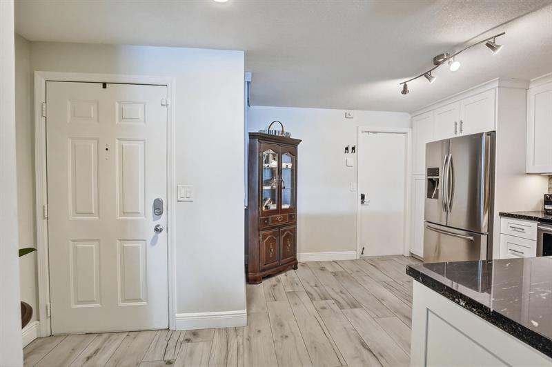 Image 9 of 60 For 1291 Sorrento Dr  1291