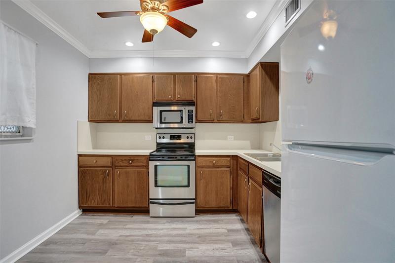 Image 5 of 17 For 7554 Stirling Rd  201