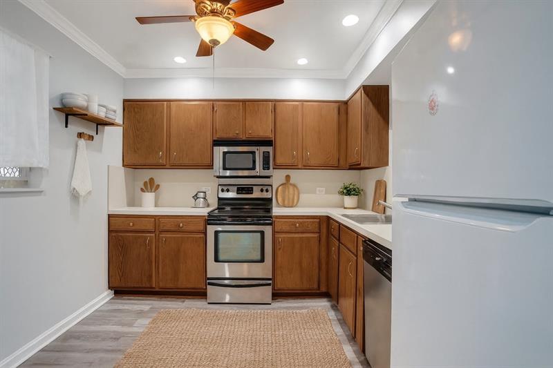 Image 6 of 17 For 7554 Stirling Rd  201