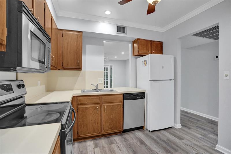 Image 7 of 17 For 7554 Stirling Rd  201