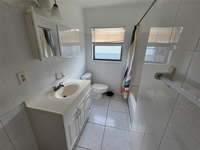 Image 13 of 25 For 5204 15th Ct