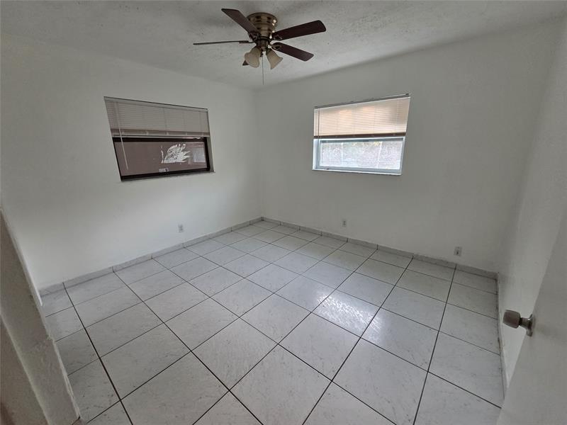 Image 16 of 25 For 5204 15th Ct