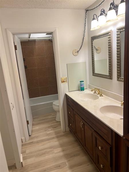 Image 10 of 36 For 3720 Inverrary Dr  1t