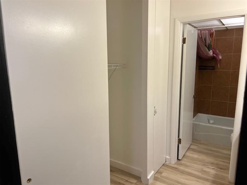 Image 11 of 36 For 3720 Inverrary Dr  1t