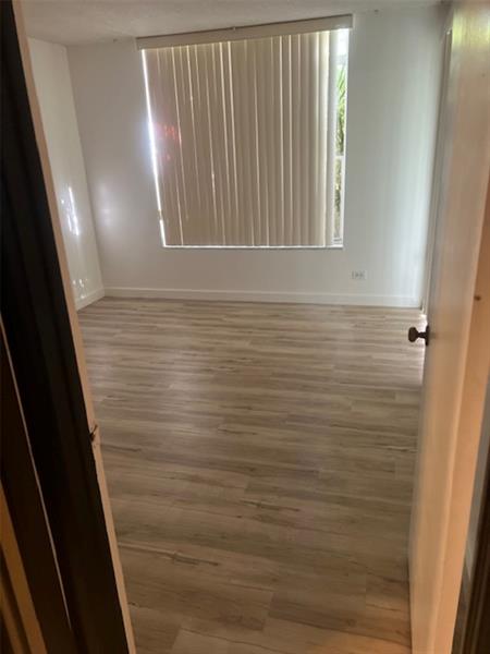 Image 17 of 36 For 3720 Inverrary Dr  1t