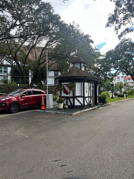 Image 27 of 36 For 3720 Inverrary Dr  1t