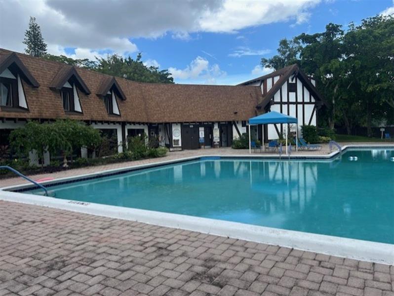 Image 28 of 36 For 3720 Inverrary Dr  1t