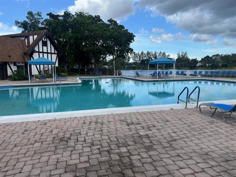 Image 29 of 36 For 3720 Inverrary Dr  1t