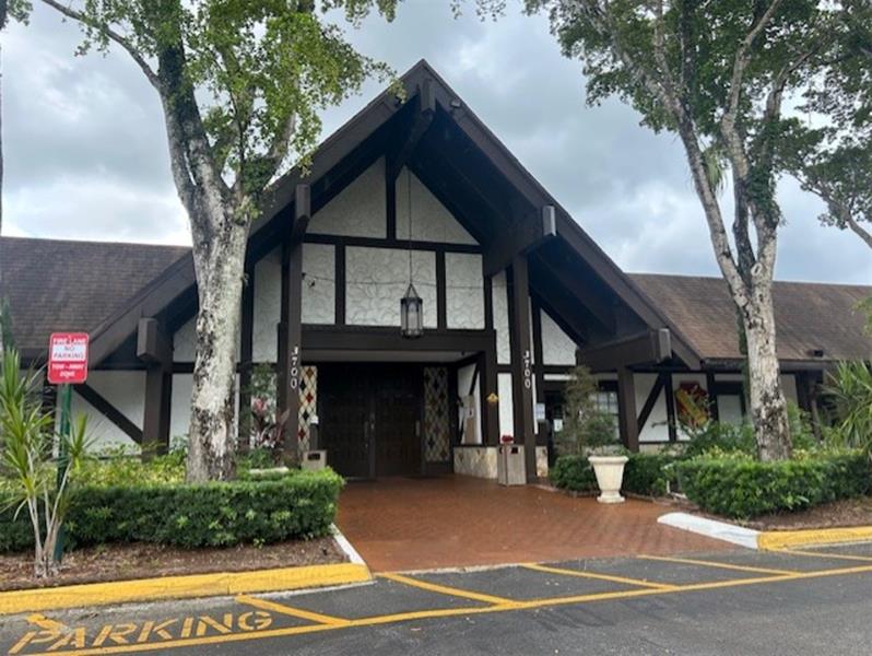 Image 32 of 36 For 3720 Inverrary Dr  1t