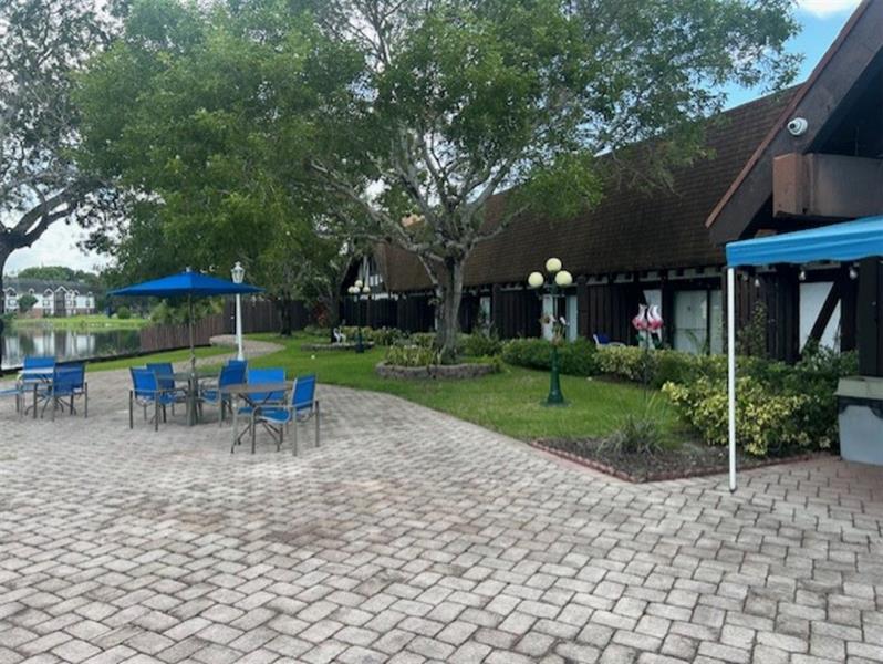 Image 33 of 36 For 3720 Inverrary Dr  1t