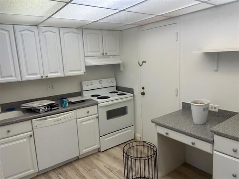 Image 4 of 36 For 3720 Inverrary Dr  1t