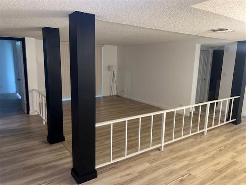 Image 7 of 36 For 3720 Inverrary Dr  1t