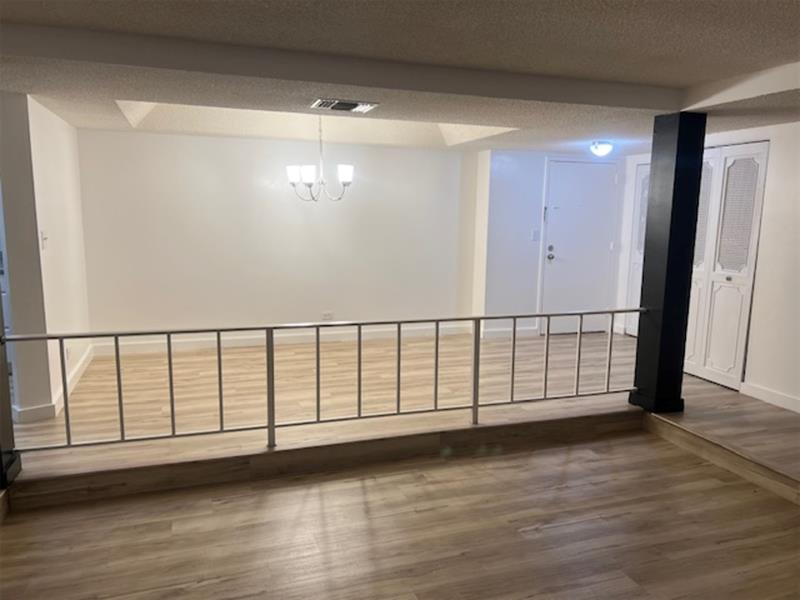 Image 8 of 36 For 3720 Inverrary Dr  1t