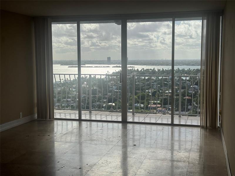 Image 11 of 14 For 7601 Treasure Dr  2403