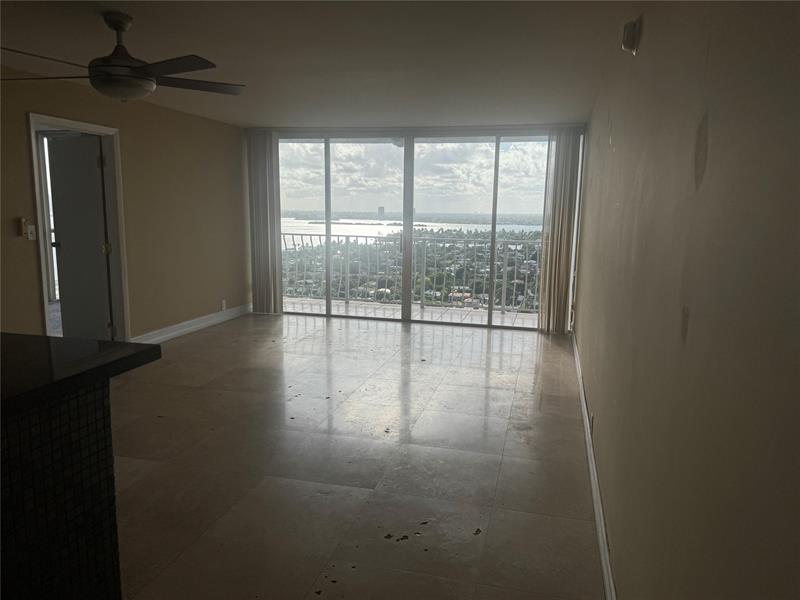 Image 12 of 14 For 7601 Treasure Dr  2403