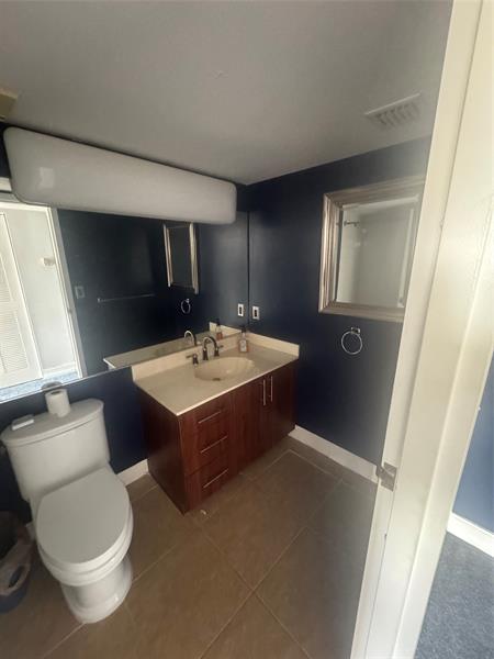 Image 6 of 14 For 7601 Treasure Dr  2403