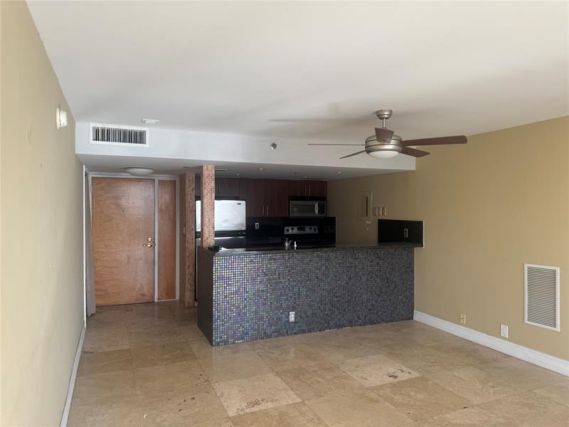 Image 7 of 14 For 7601 Treasure Dr  2403