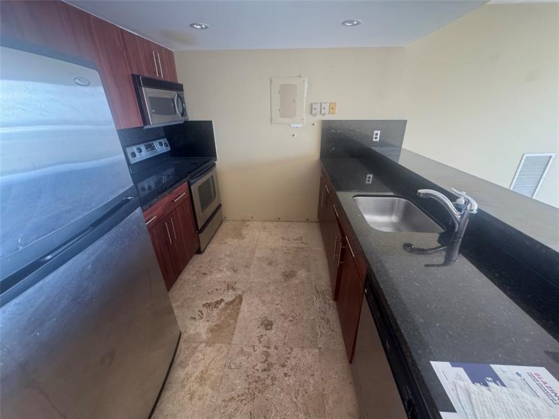 Image 9 of 14 For 7601 Treasure Dr  2403