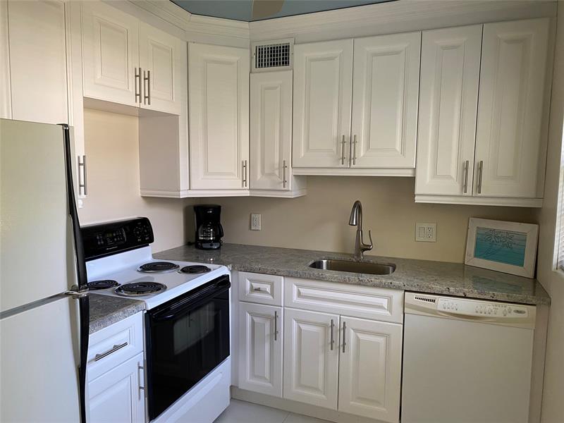 Image 10 of 43 For 209 Ventnor M  209