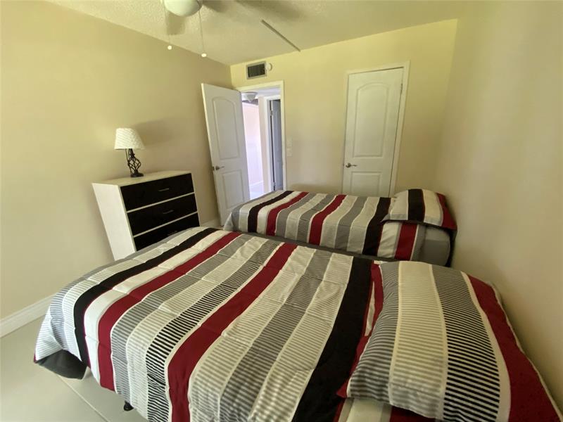 Image 16 of 43 For 209 Ventnor M  209