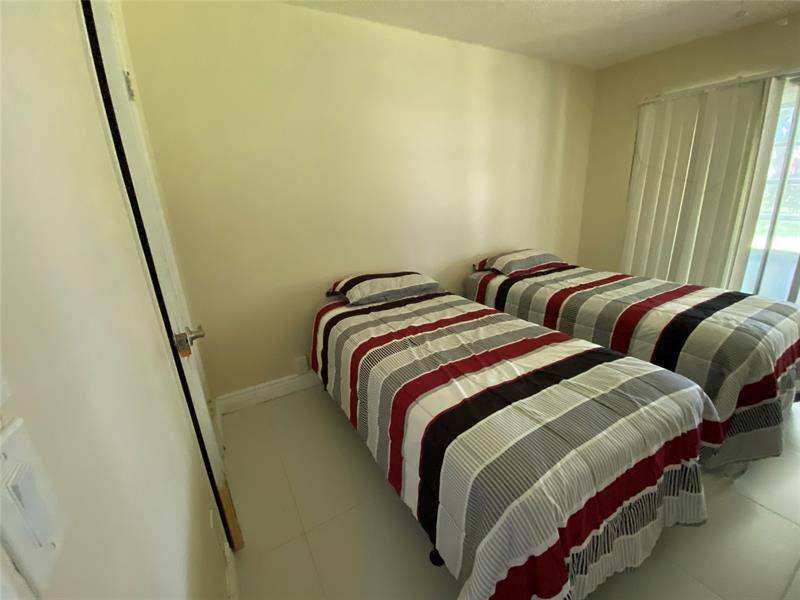 Image 17 of 43 For 209 Ventnor M  209