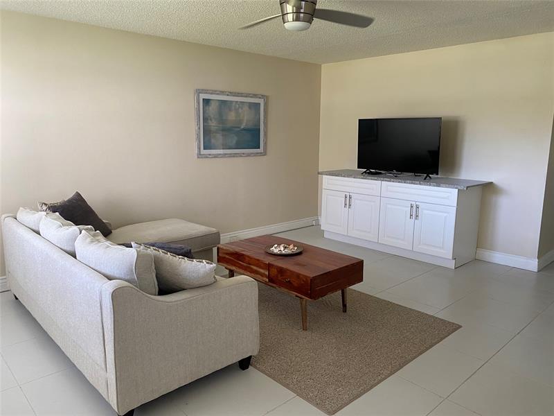 Image 4 of 43 For 209 Ventnor M  209