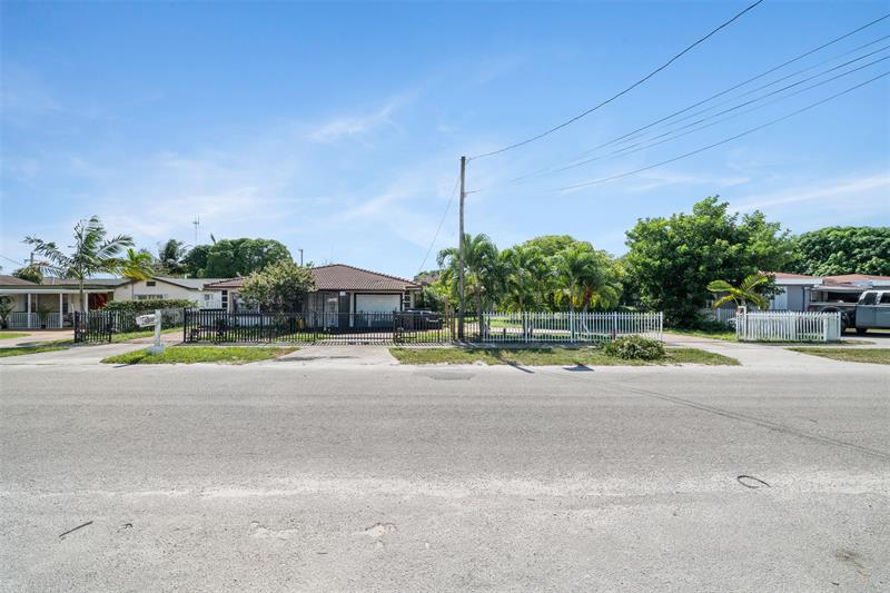 Image 16 of 33 For 5720 Flagler St