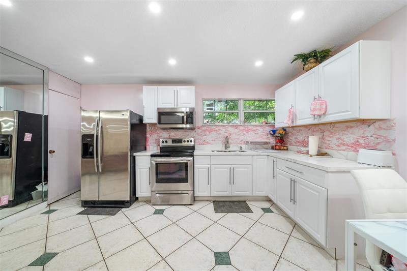 Image 21 of 33 For 5720 Flagler St